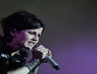 Dolores O’Riordan: Οι καθαρίστριες του ξενοδοχείου την βρήκαν νεκρή στο μπάνιο του δωματίου της